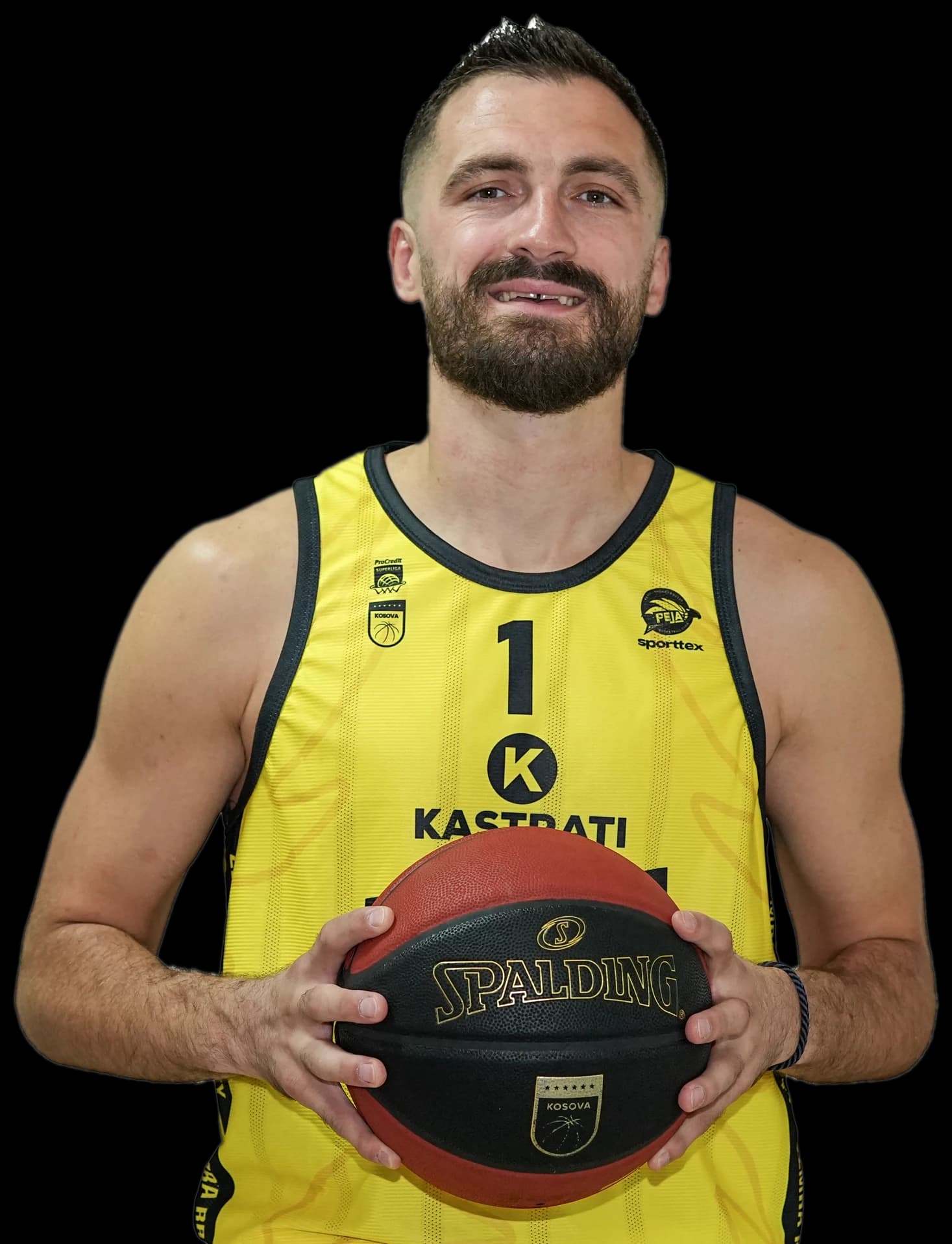Lojtari #12 i KB Peja me gjest “rock on” drejt kamerës