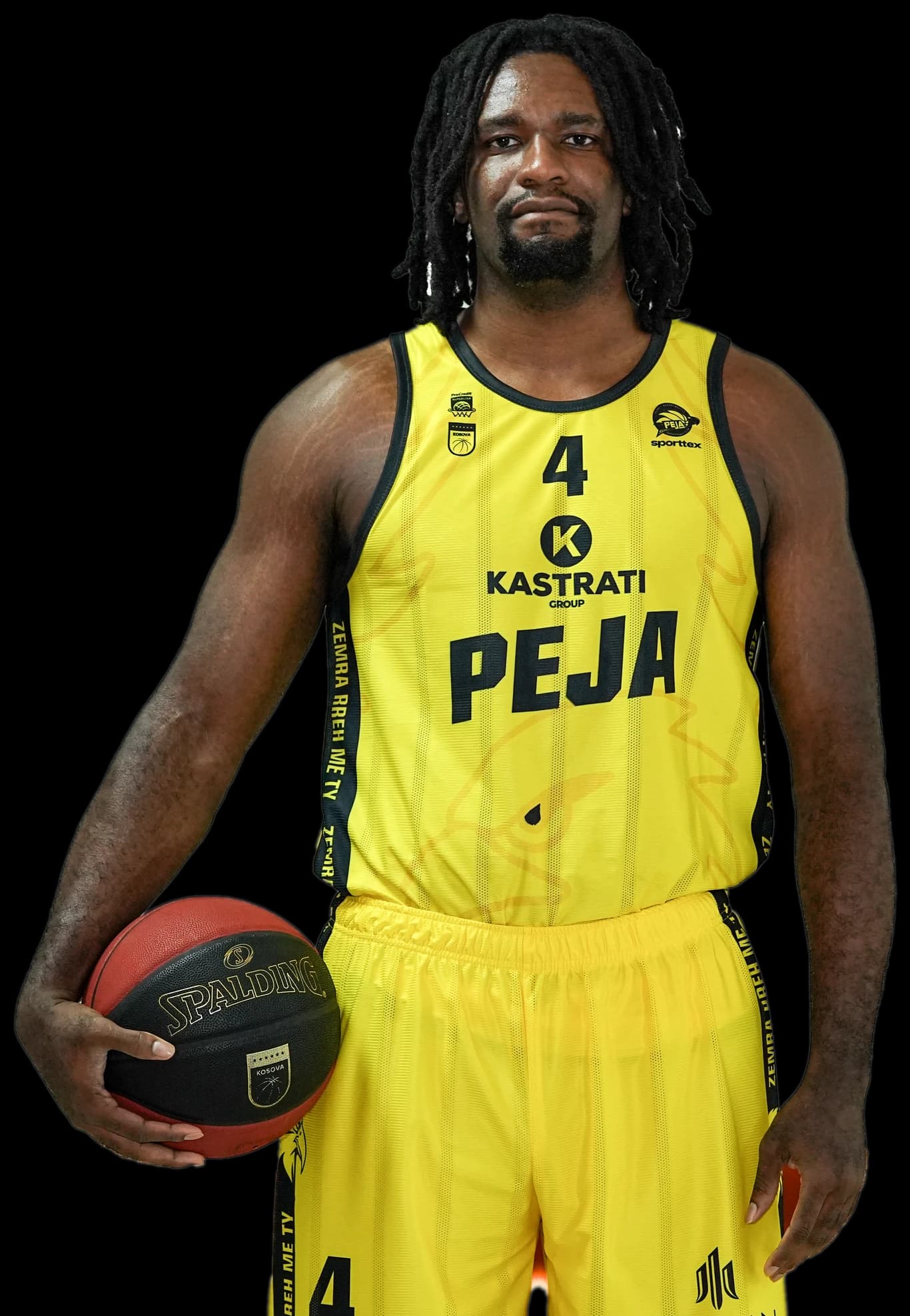Lojtari #4 i KB Peja duke rrotulluar topin